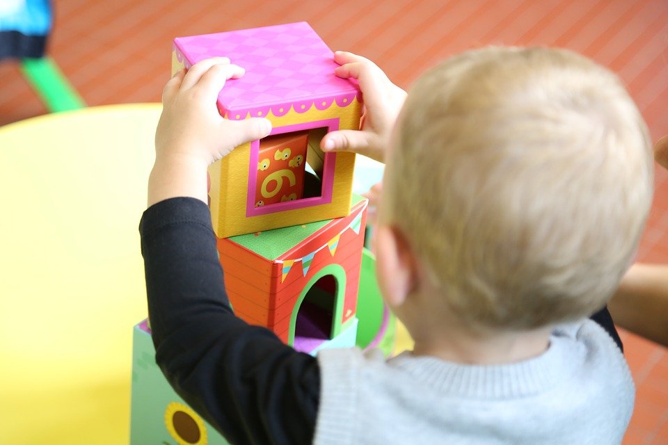 Mobilier pour les crèches : la couchette empilable