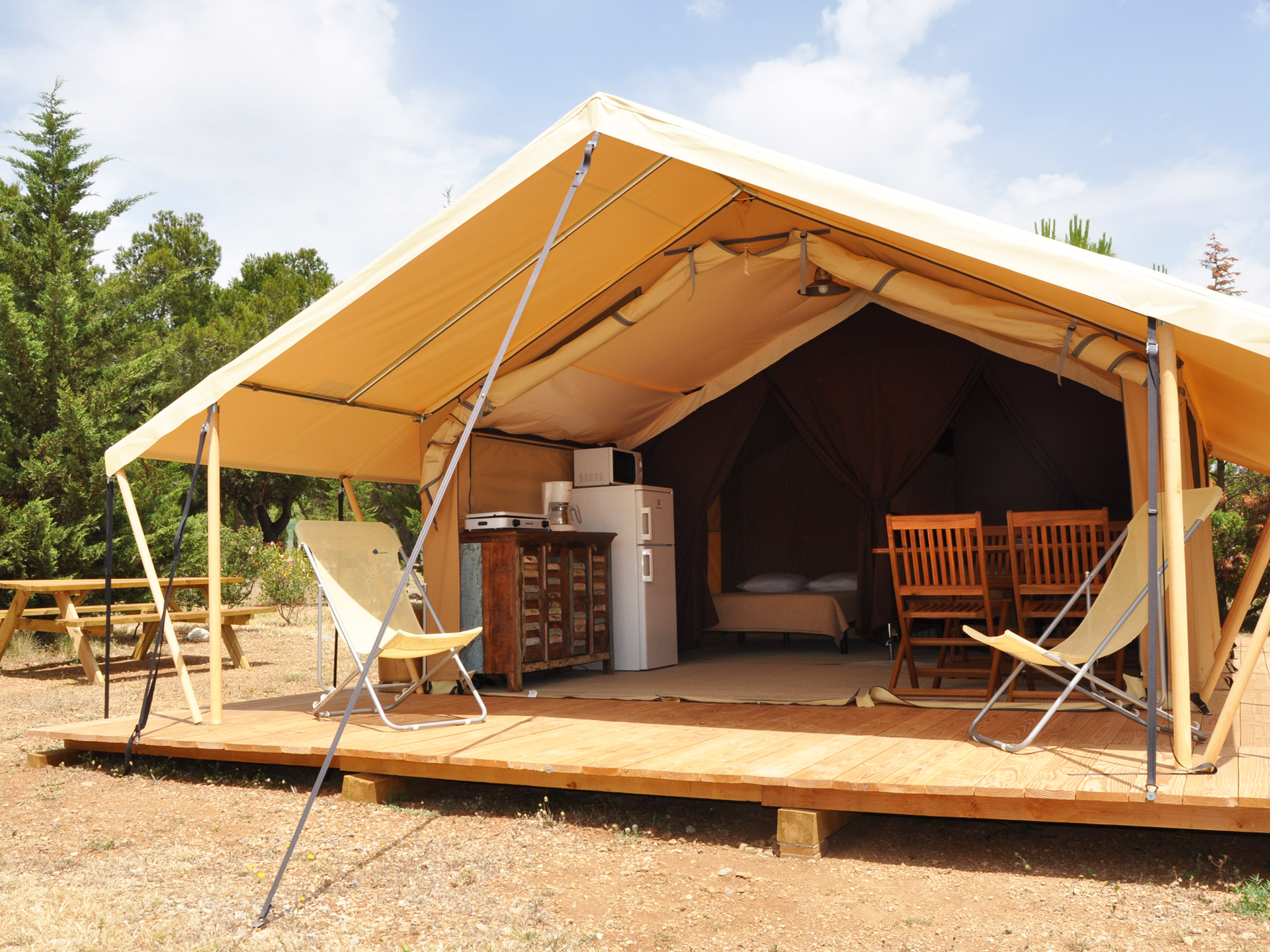 Passez du camping au glamping avec des tentes lodges tout confort !
